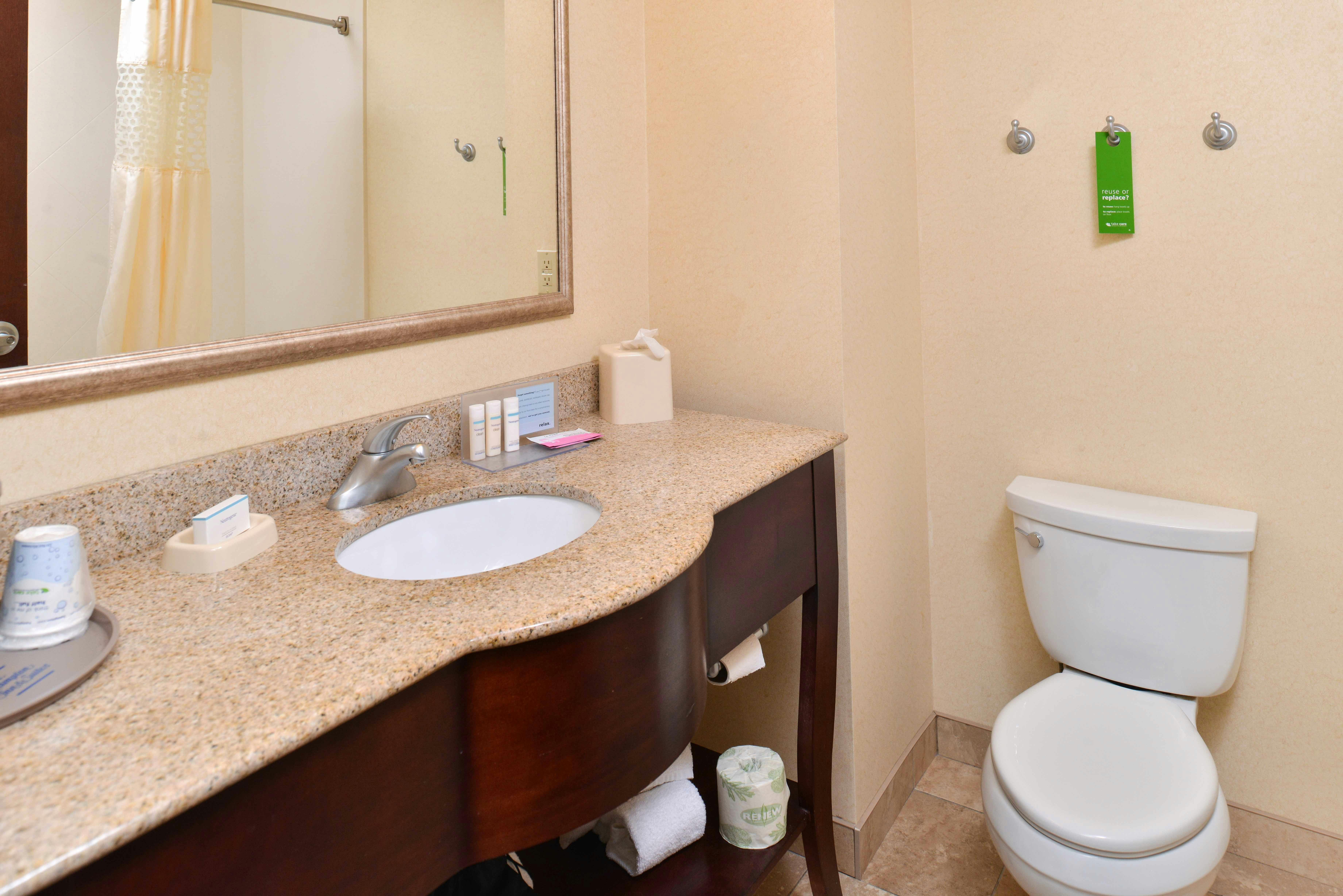Room, 2 Queen Beds, Hampton Inn and Suites Muncie 7/8