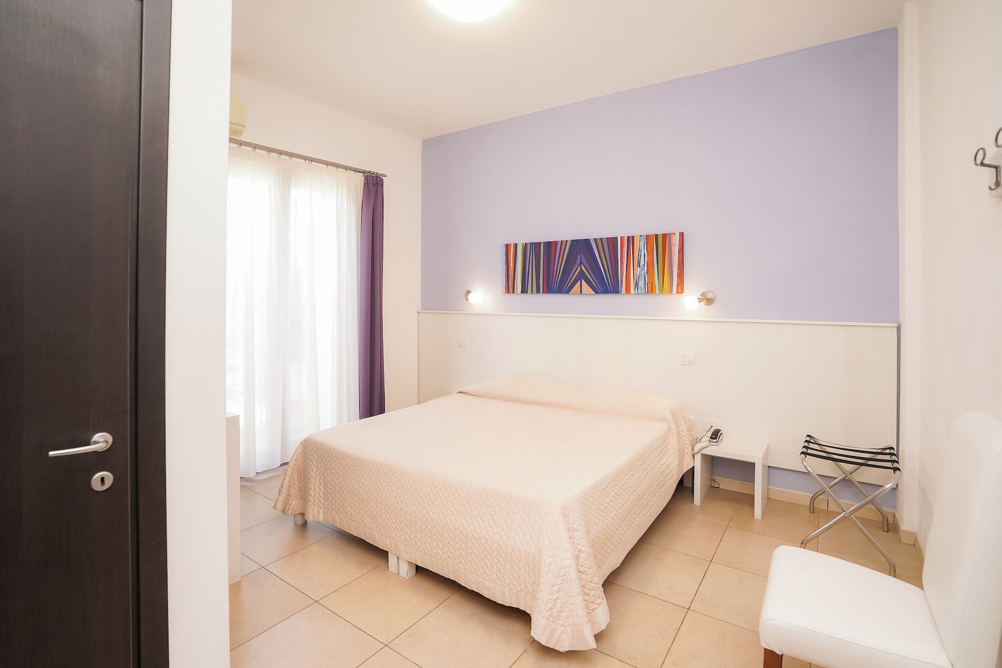 غرفة جونيور بسرير كوين مع أريكة، Corte Dei Melograni Hotel Resort 3/8