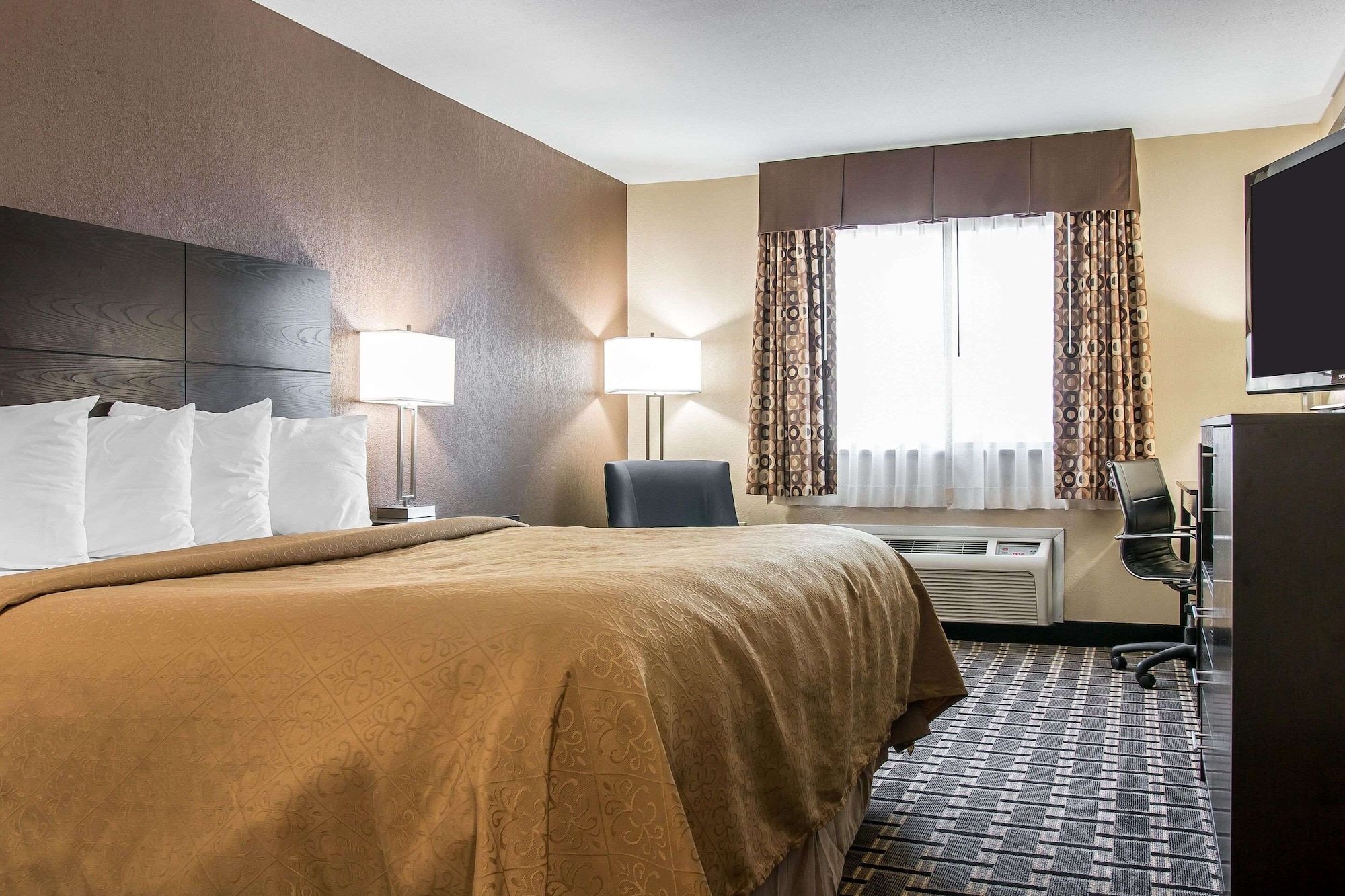 ROOM, KING BED