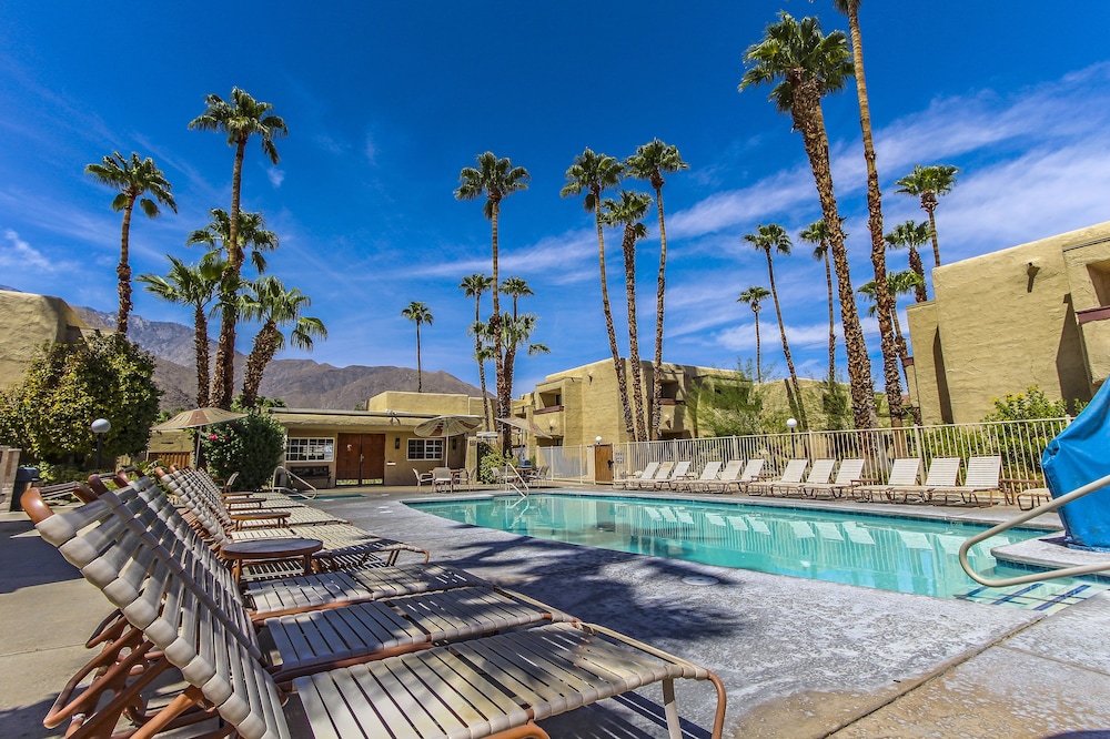Desert Vacation Villas 8/27