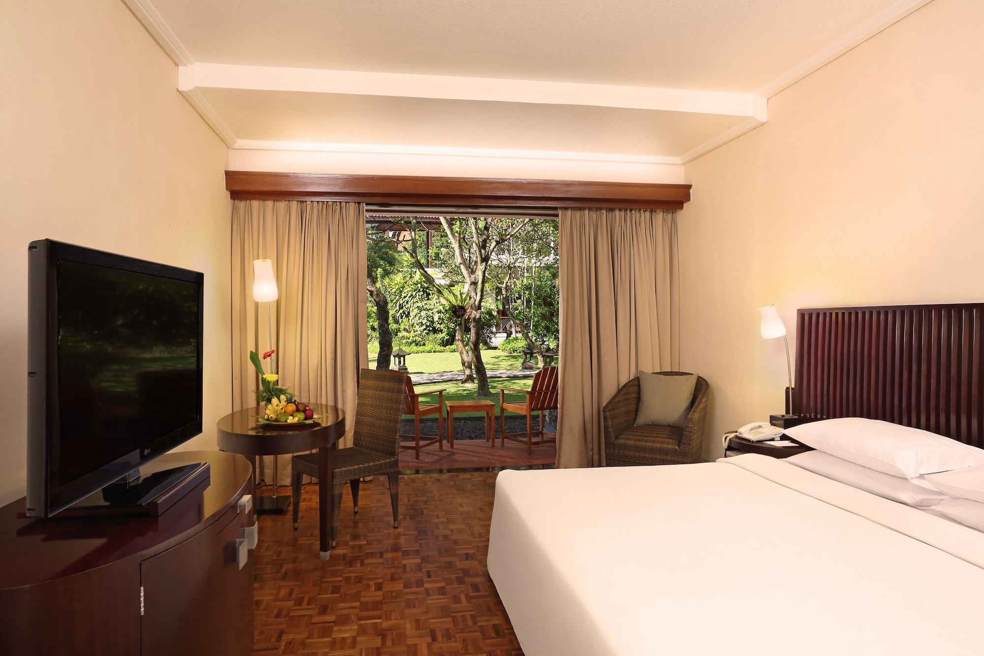 DELUXE ROOM