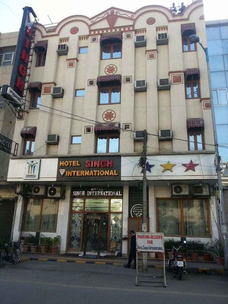 Hotel Singh International 1/35