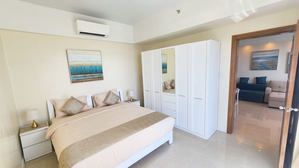 Condo, Luxury, Queen Bed, Beach Front, Ocean View, Sofa