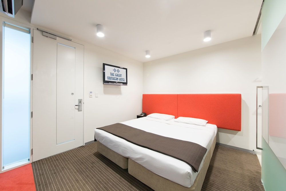 SUPERIOR, KING BED