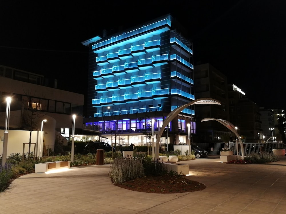 Hotel Diplomatic 4/34