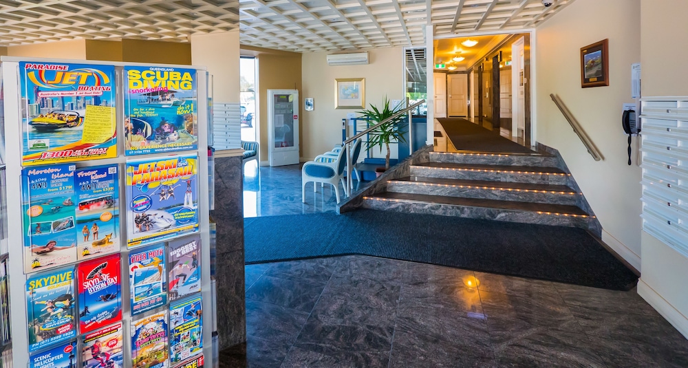 Burleigh Surf Apartments 11/77