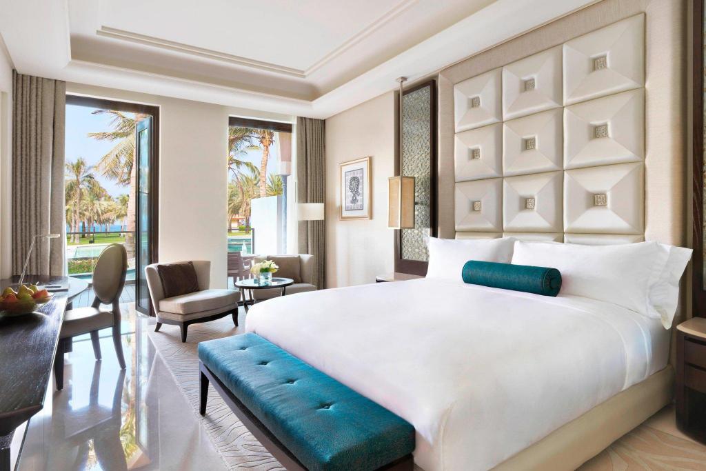 2 Bedrooms, Family Suite, King Bed, Single Bed, Resort View, Balcony, Middle Floor