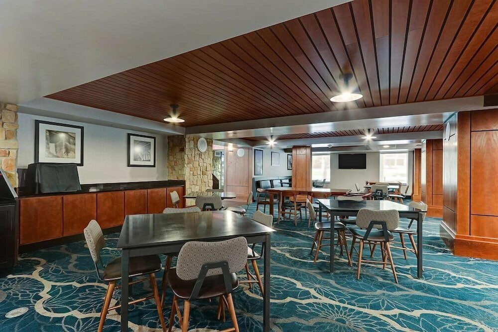 restaurant cafeteria