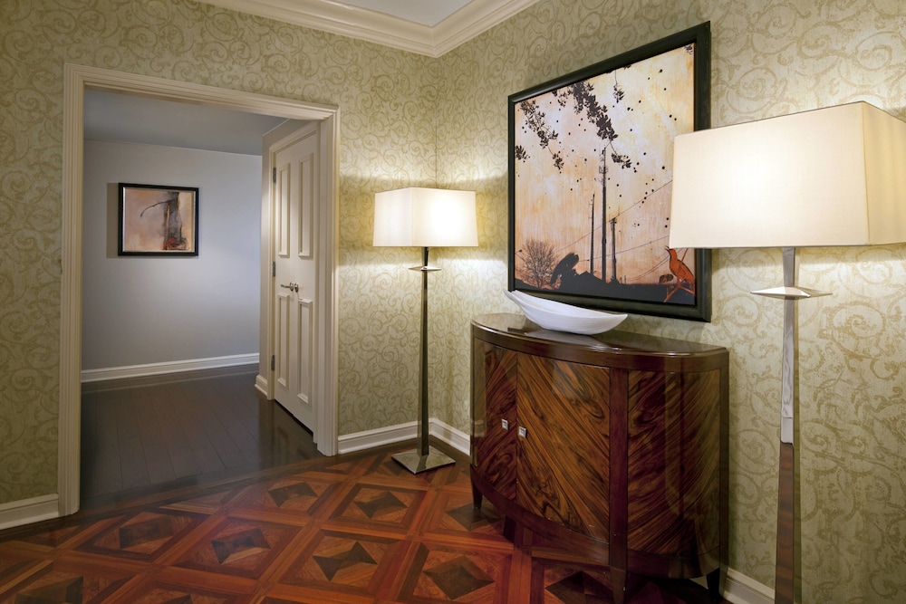 St Regis Hotel 6/33
