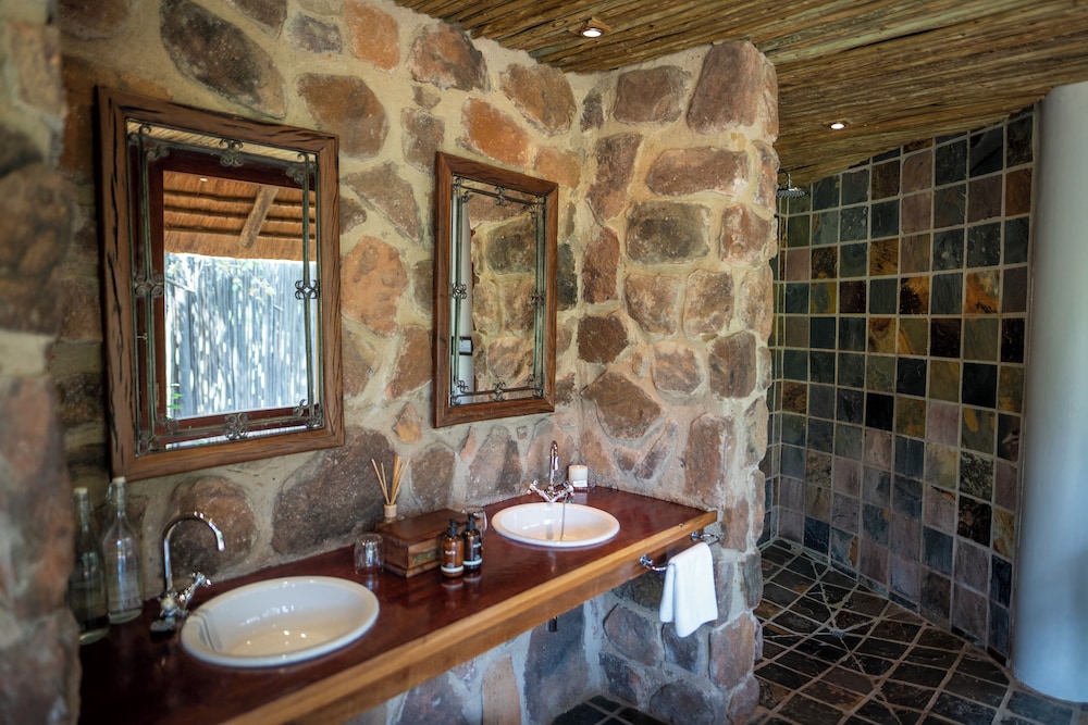 Ekuthuleni Lodge 47/50