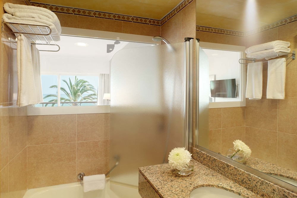 Universal Hotel Neptuno - Adults Only 10/69