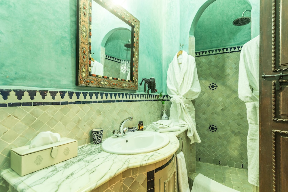 RIAD NASREEN 71/76
