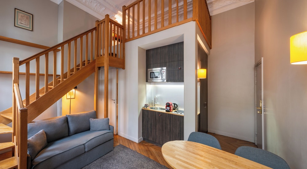 Suites and Hotel Helzear Champs Elysees 46/65