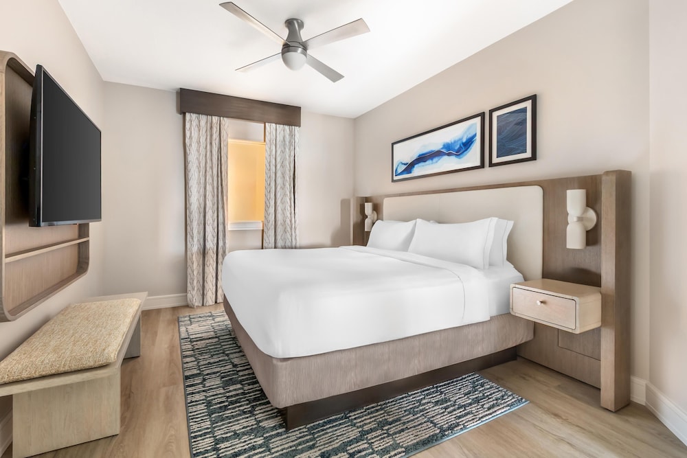 Suite, King Bed, Ocean Front, Sofa