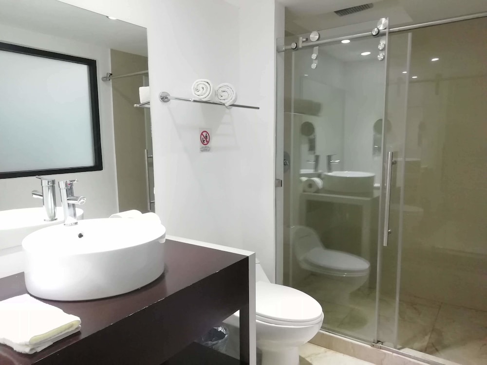 Hotel Green 16 Extended Stay 46/49
