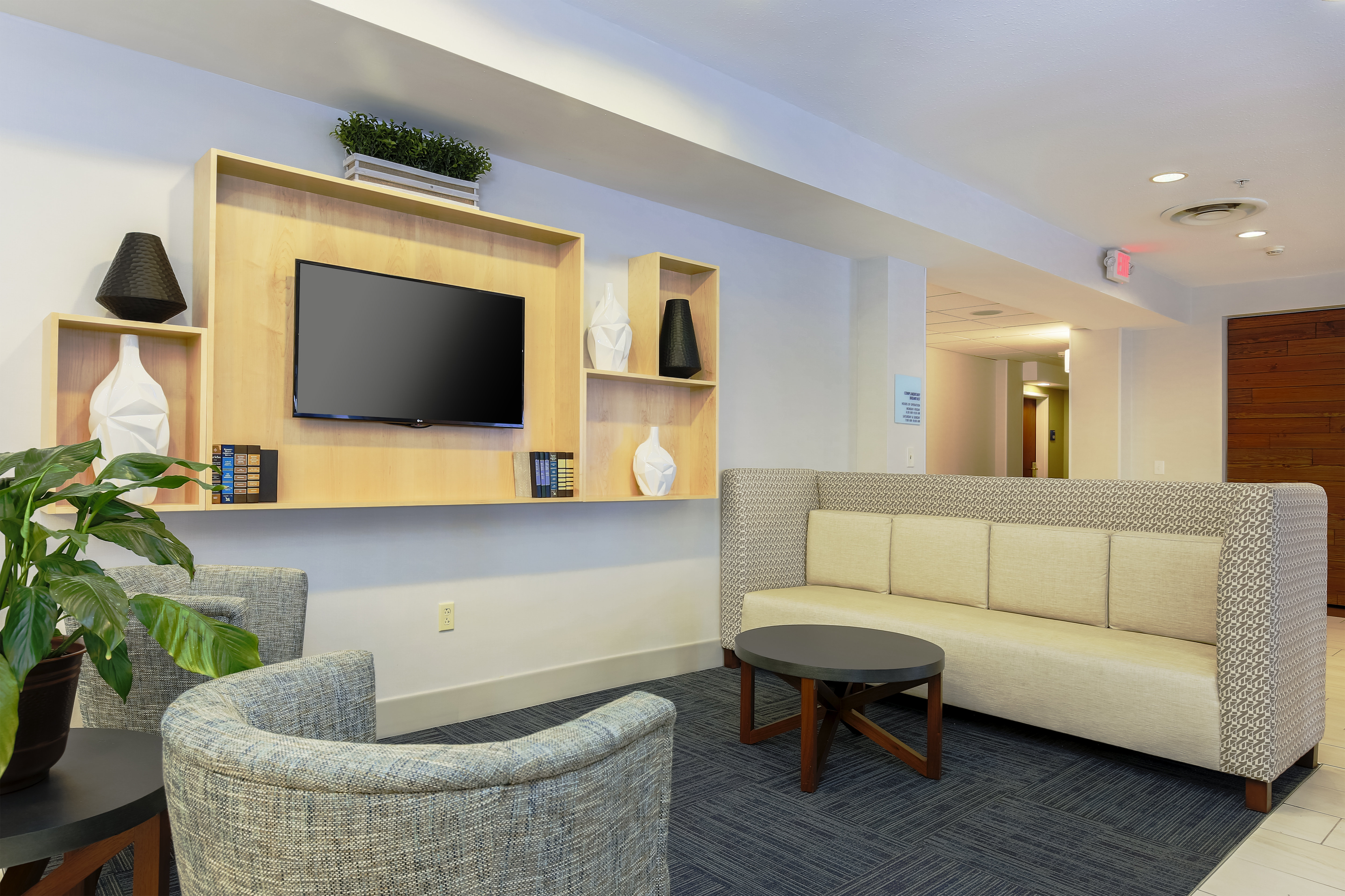 Holiday Inn Express Irondequoit 37/65