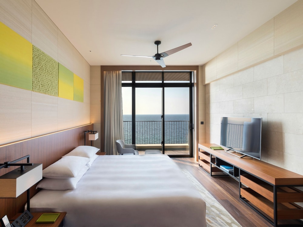 Hyatt Regency Seragaki Island Okinawa 22/72