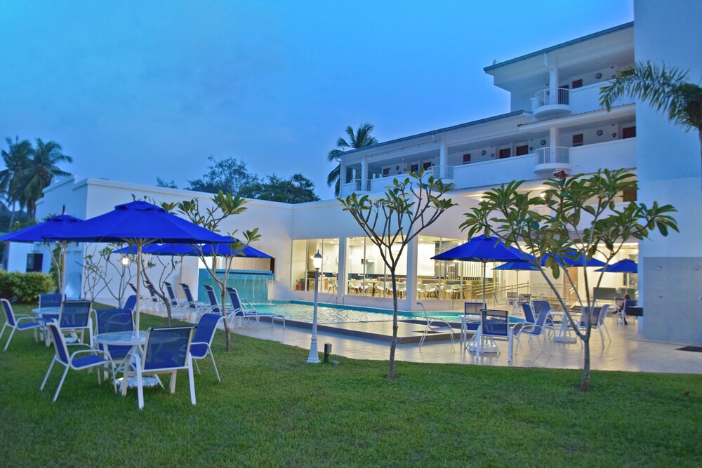 AVI Pangkor Beach Resort 24/38