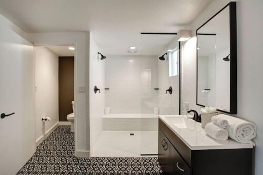 V Capri Palm Springs, a Dolce by Wyndham 47/50