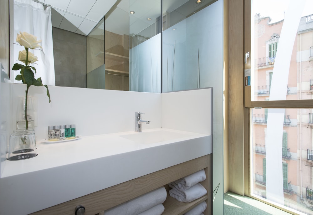 Ako Suite Hotel 31/37