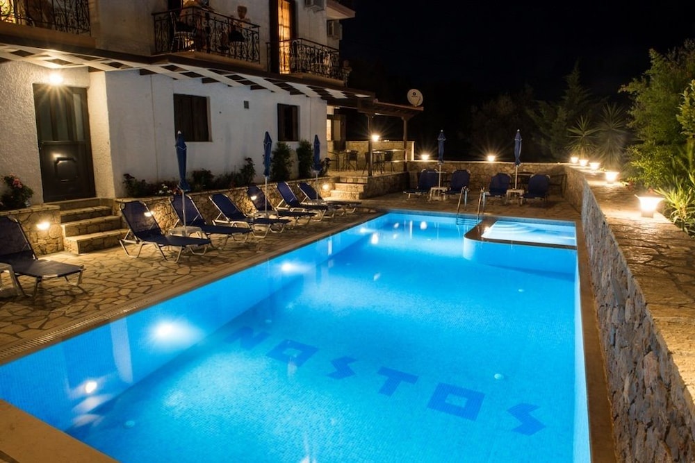Nostos Hotel 24/40