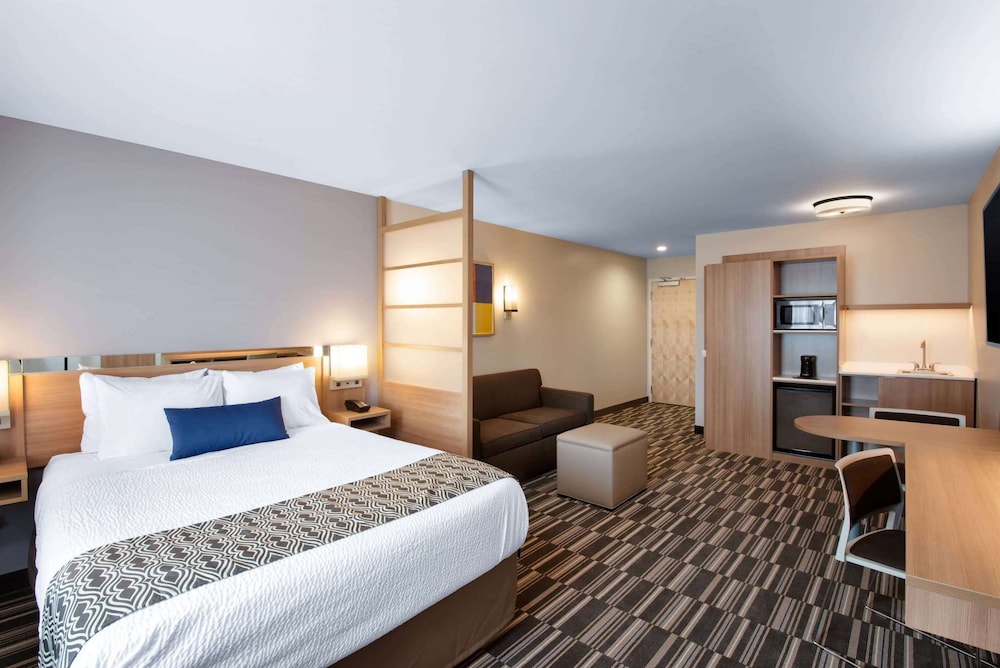 Microtel Inn and Suites by Wyndham Farmington 12/30