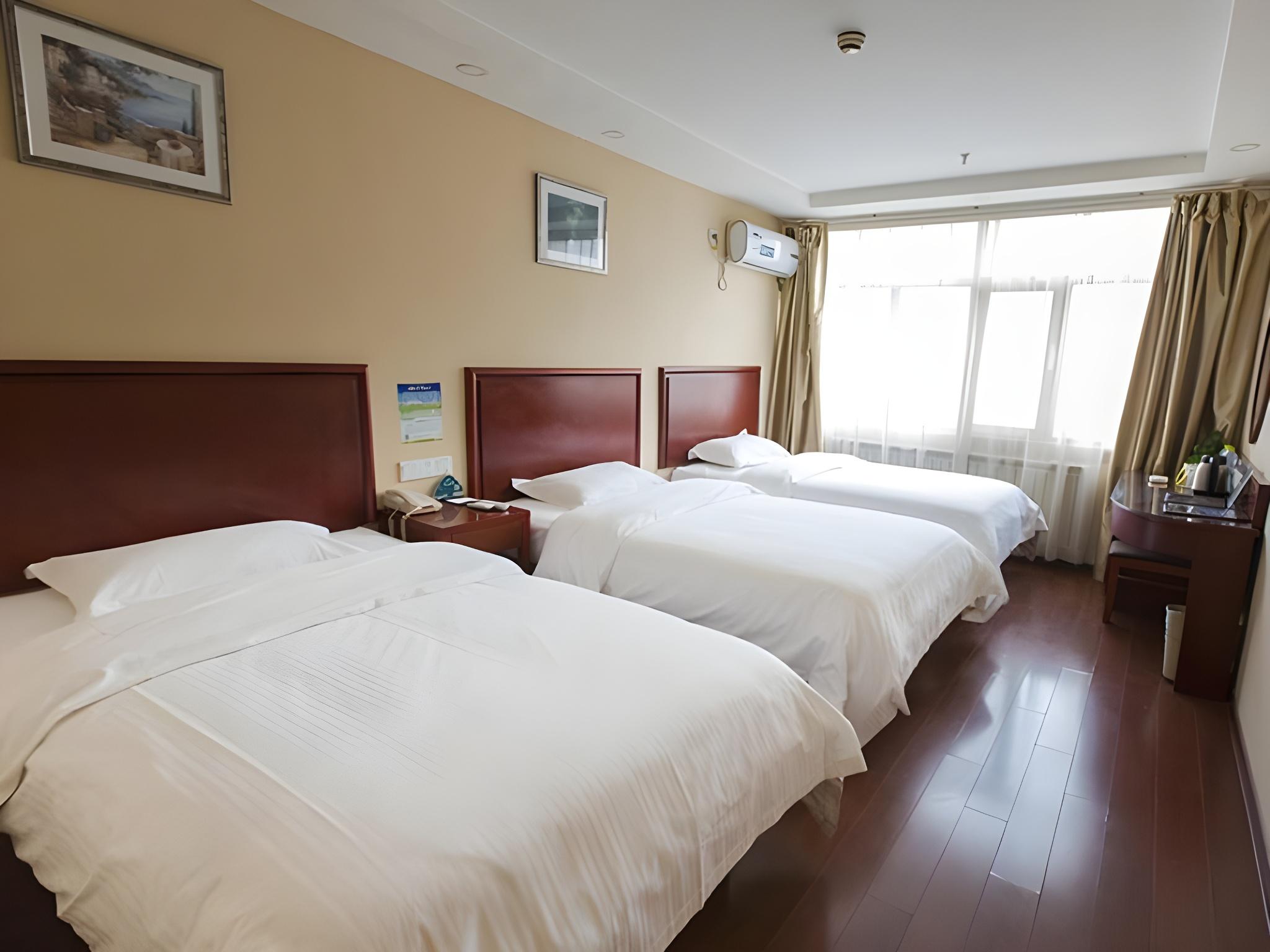 ROOM, TRIPLE