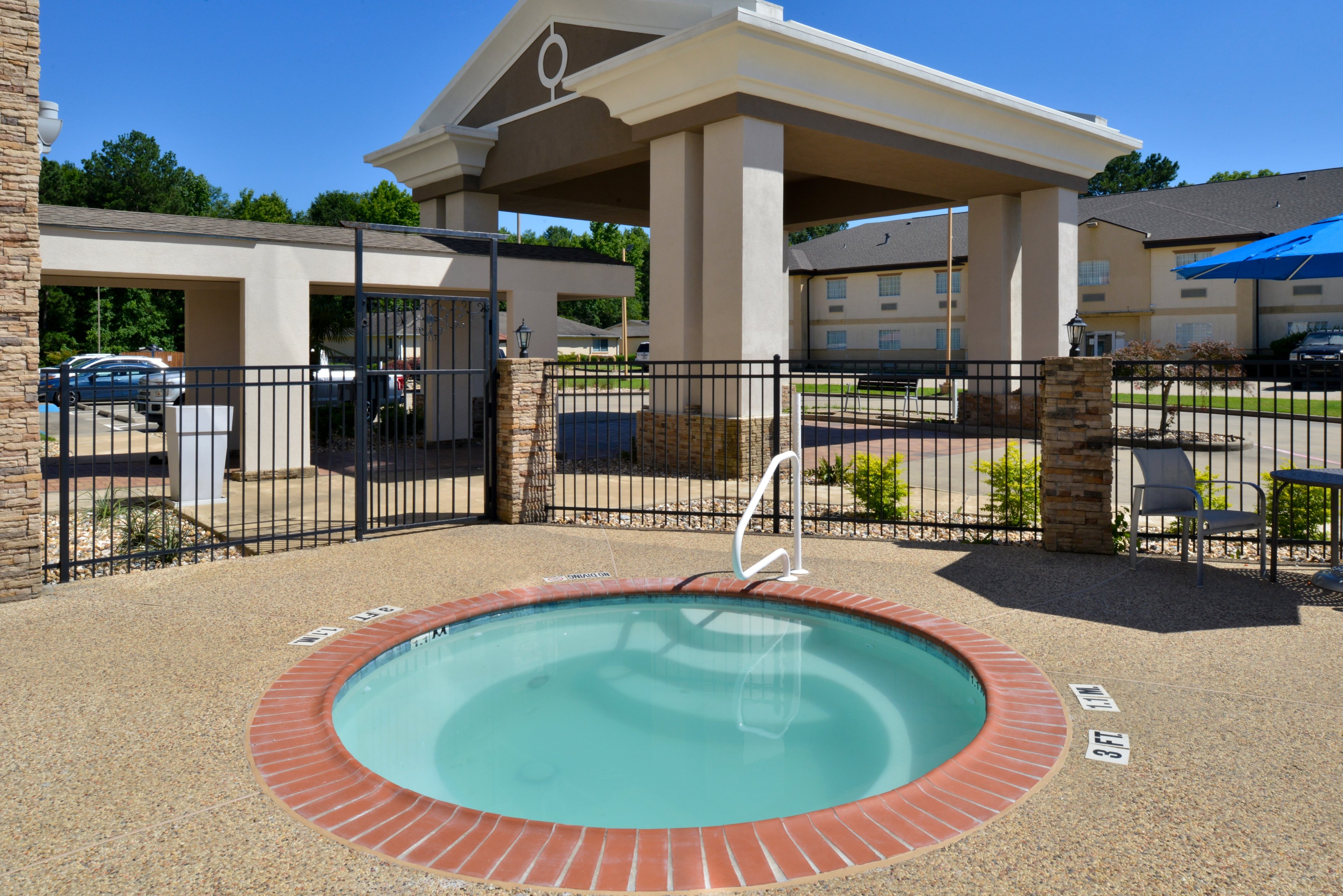 Holiday Inn Express Hotel And Suites Carthage 74/79