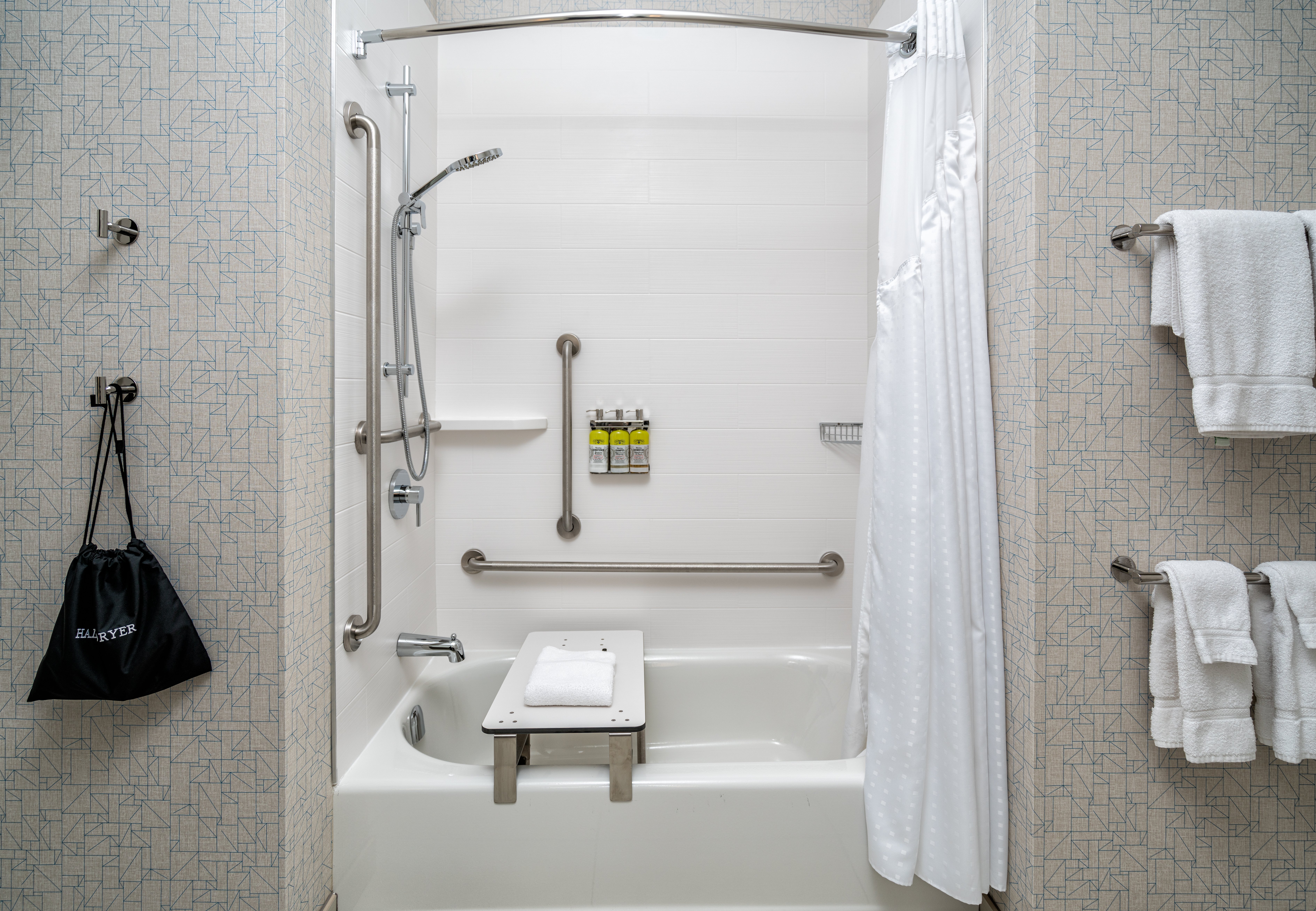 Holiday Inn Express And Suites Brandon 73/74