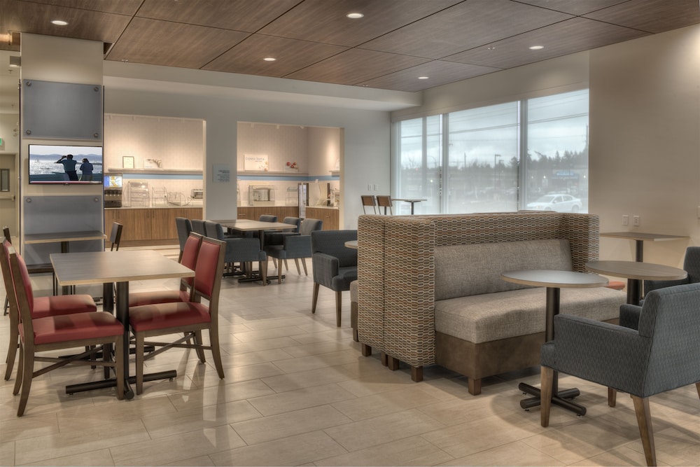 Holiday Inn Express And Suites Victoria Colwood 42/67