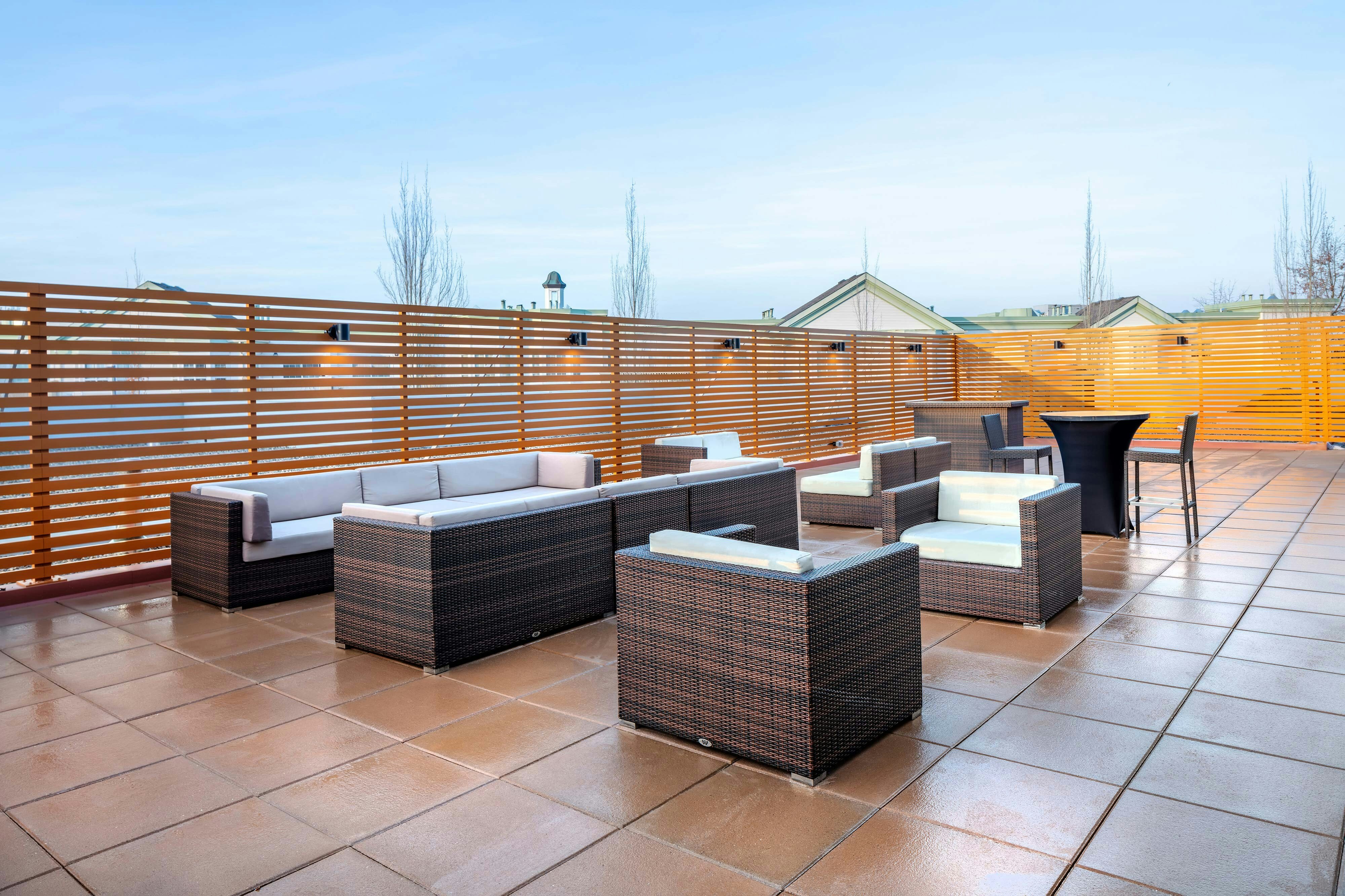 Sheraton Vancouver Guildford Hotel 6/9