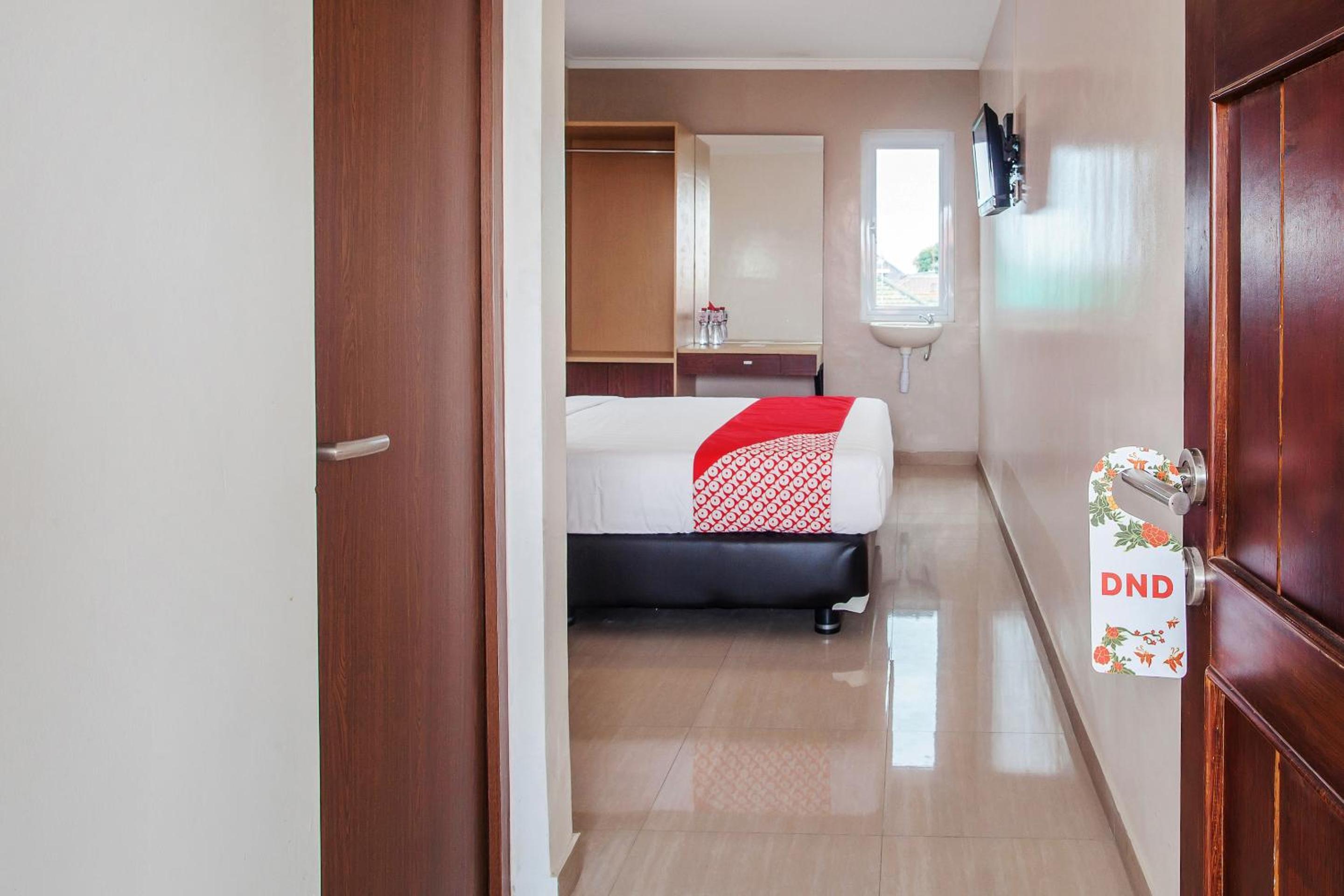 Oyo 134 Lg Residence 36/36