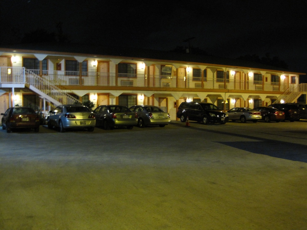 Pinn Road Inn and Suites 35/37
