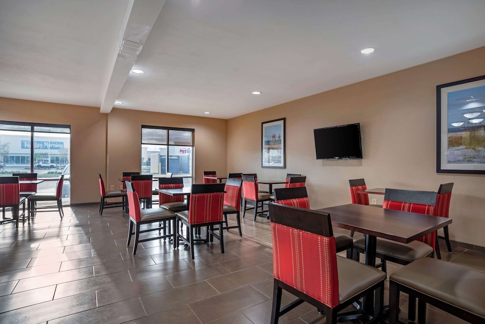 Comfort Suites Foley - North Gulf Shores 24/26