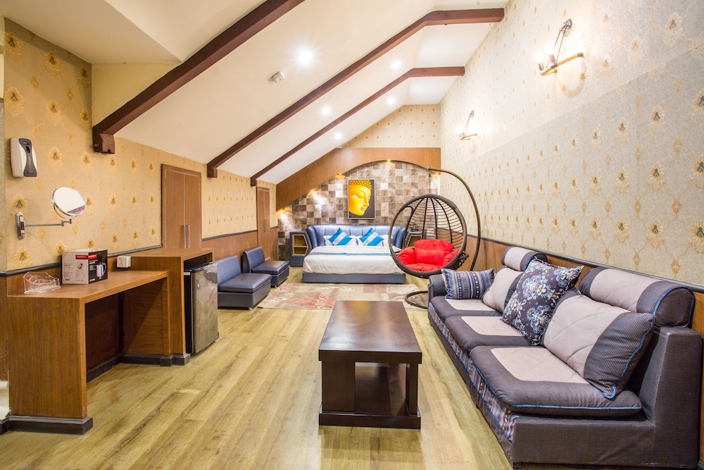 Royal Empire Boutique Hotel 30/47