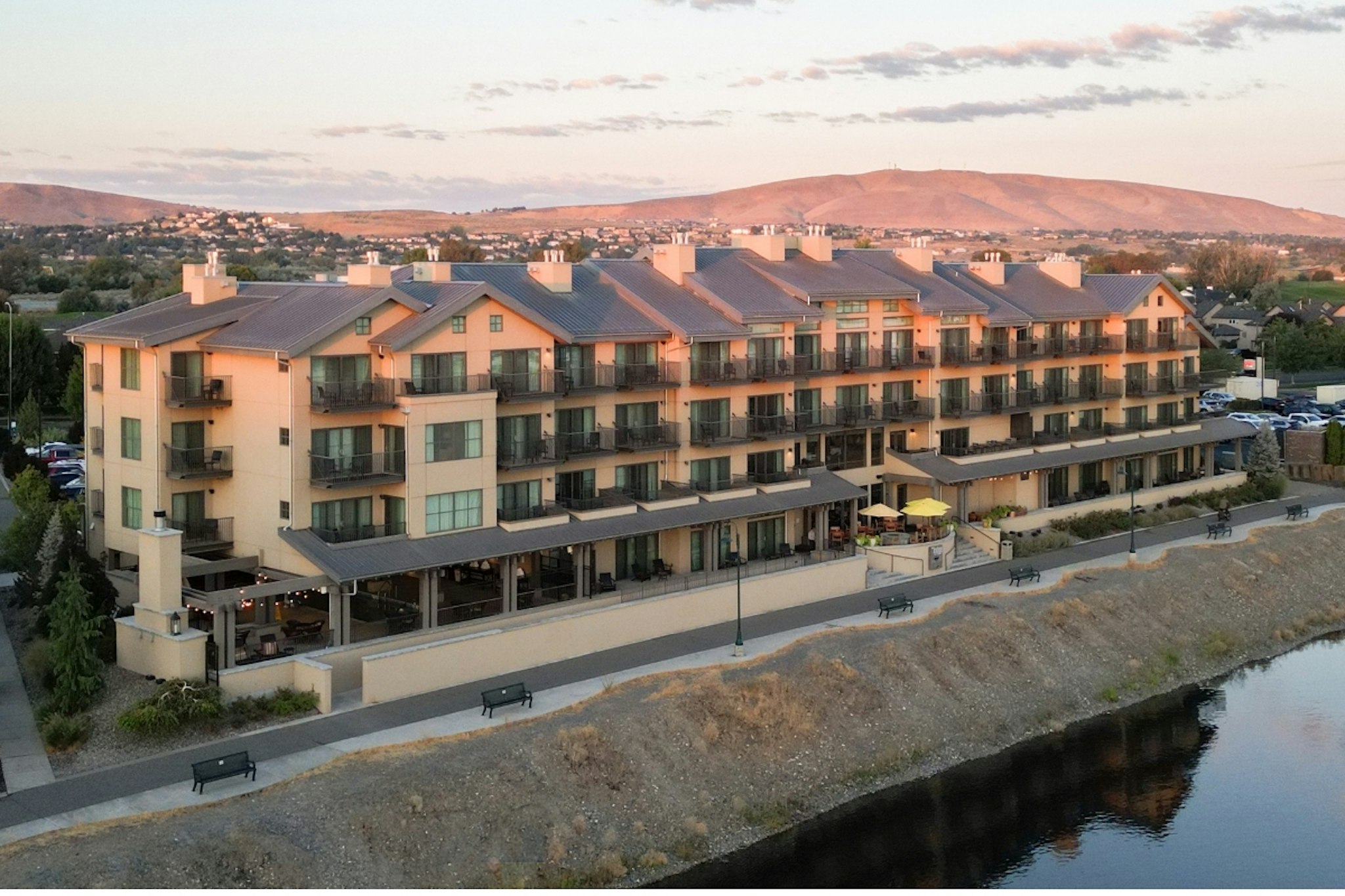 The Lodge at Columbia Point 3/48