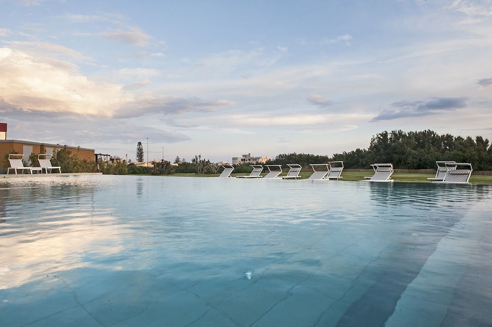 Modica Beach Resort 65/75