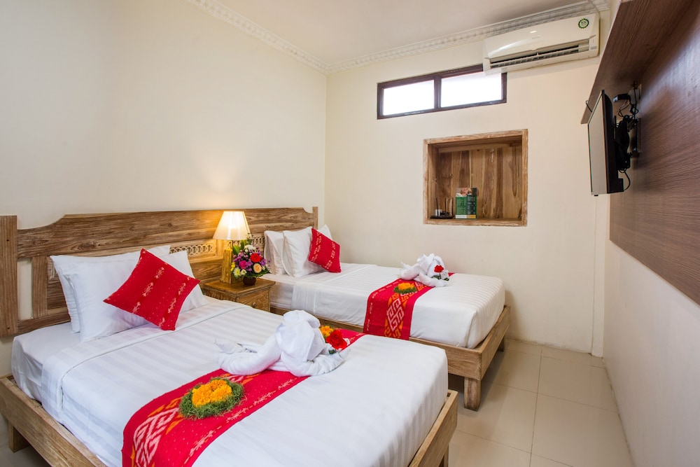 2 Bedrooms, Family, Bungalow, King and Twin Beds, Garden View, Garden Area