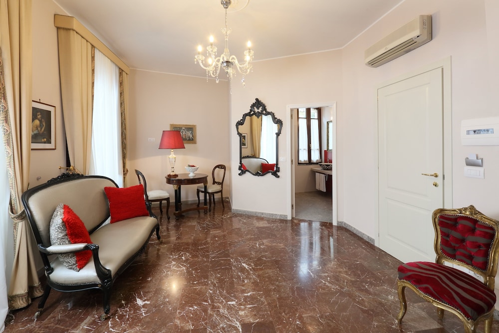 Porta Di Mezzo Luxury B And B 18/38