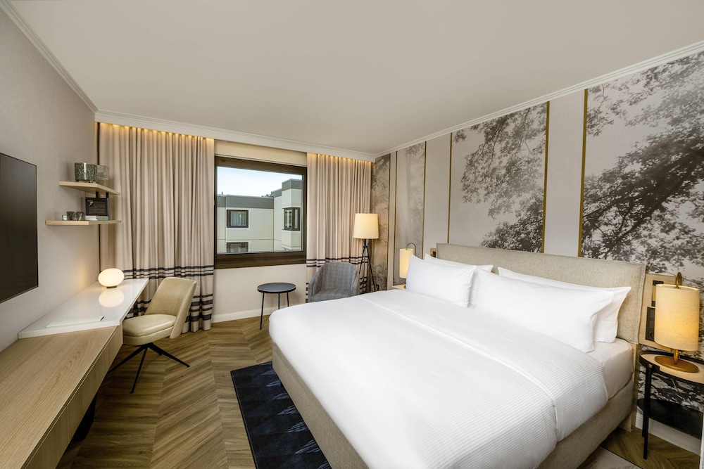 ROOM, KING BED