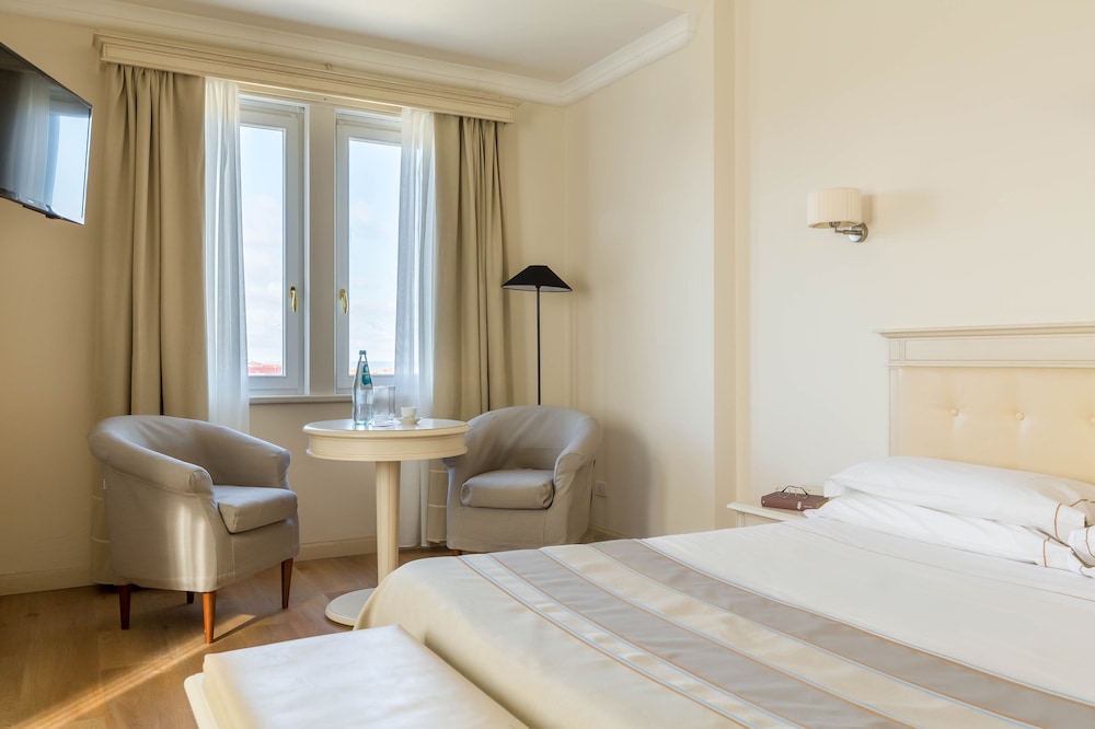 Suite, Bay View