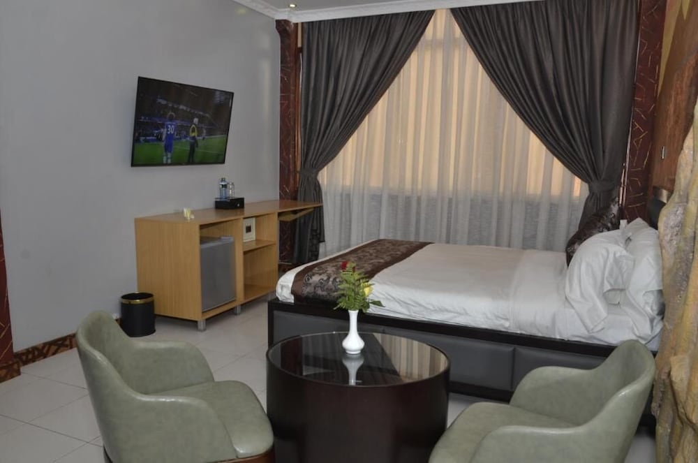 Lagos Hotel 16/27