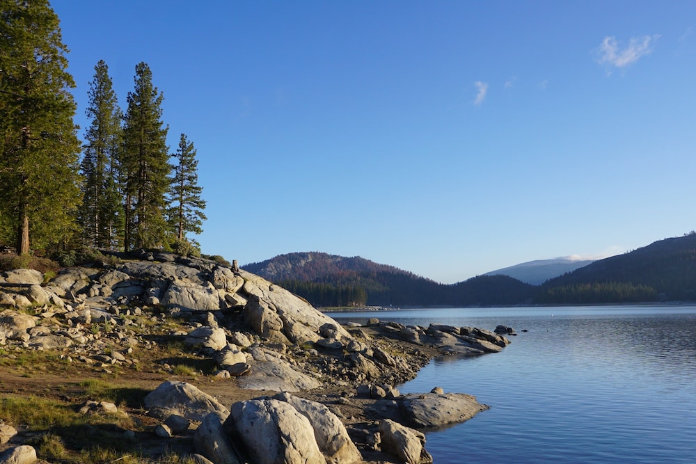Shaver Lake Village Hotel 44/50