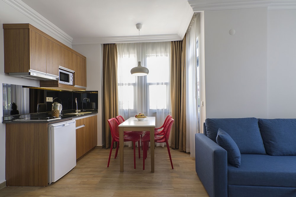 Comfort Suites 24/48