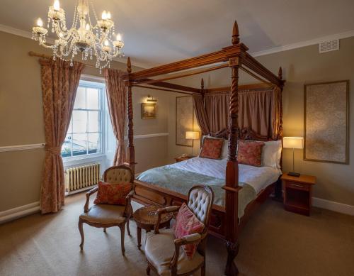Four Poster, Double Bed