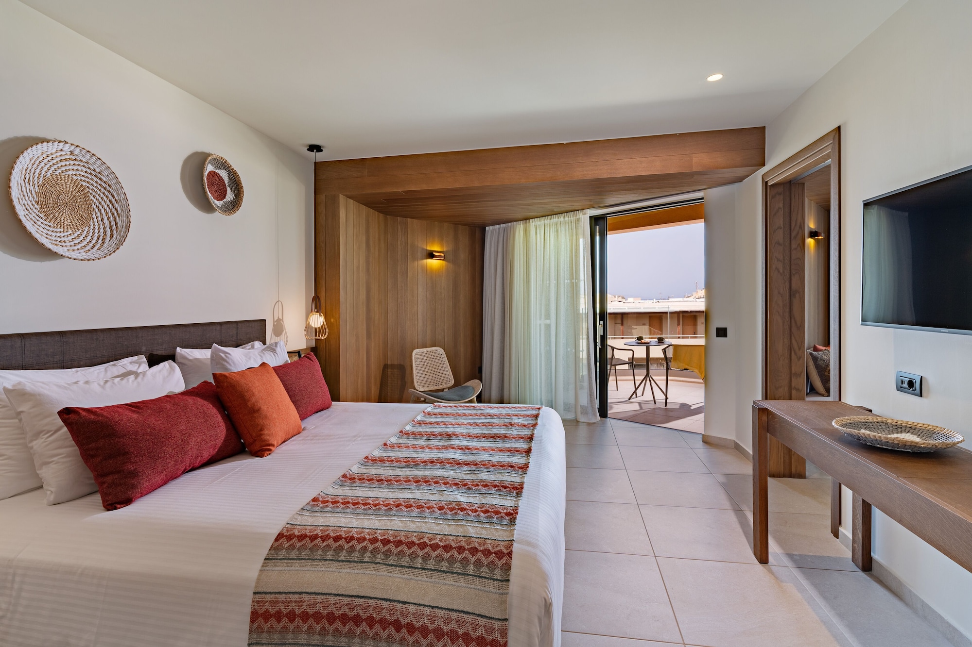 AMBASSADOR, JUNIOR SUITE