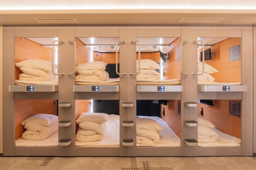 MALE DORM, DELUXE