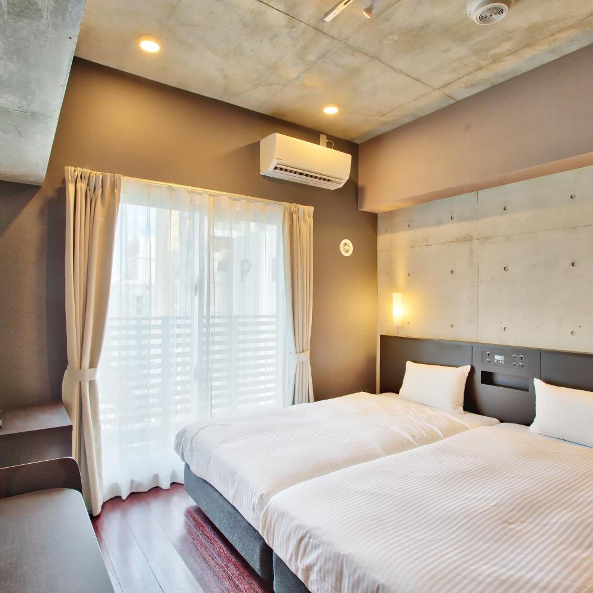 Hollywood, Twin Beds, High Floor