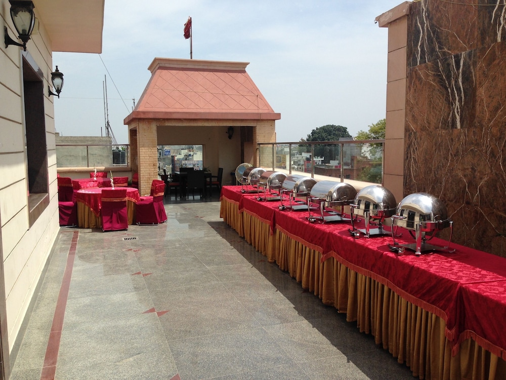 Leela Grande Hotel 47/50