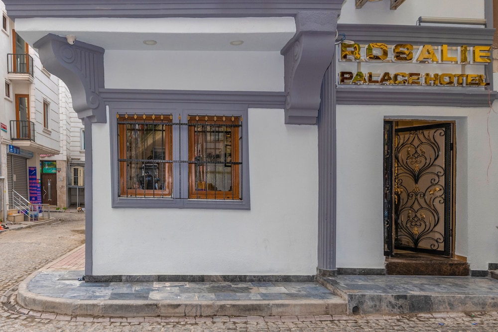 Saint George Boutique House 8/66